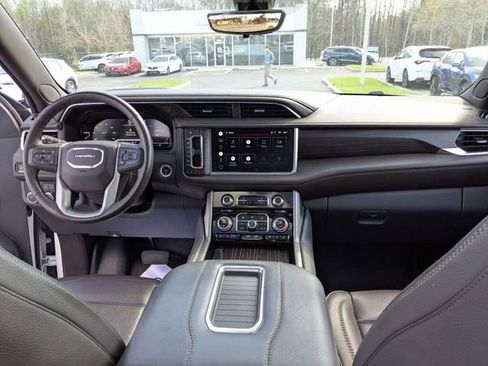 Used 2022 GMC Yukon XL Denali w/ Denali Premium Package image 15