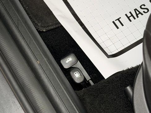 Used 2025 Hyundai Elantra Sport image 13