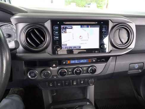 Used 2017 Toyota Tacoma TRD Sport w/ Premium & Technology Package AWD/4WD image 46