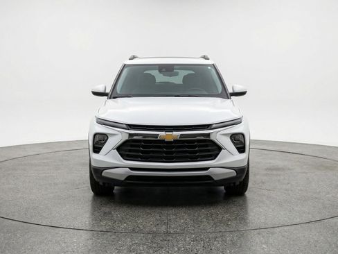 Used 2025 Chevrolet TrailBlazer LT image 2