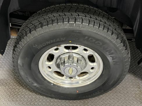 Used 2007 Chevrolet Suburban 2500 w/ Skid Plate Package AWD/4WD image 19