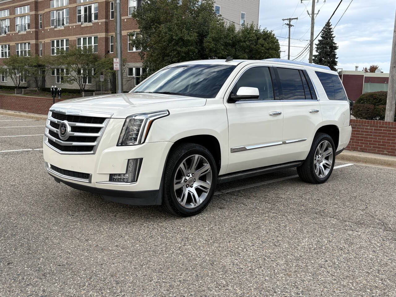 Used 2015 Cadillac Escalade Premium AWD/4WD image 2