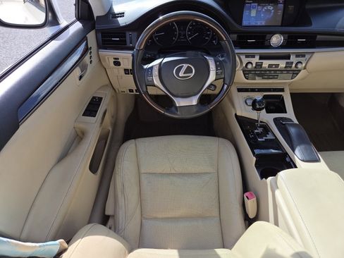 Used 2014 Lexus ES 350 w/ Luxury Package FWD image 26