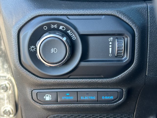 Used 2023 Jeep Wrangler Unlimited Sahara w/ Cold Weather Group AWD/4WD image 25