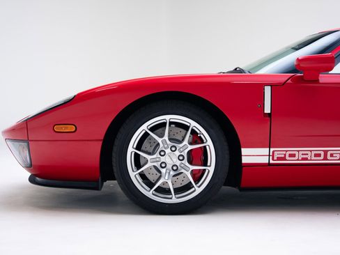 Used 2005 Ford GT image 15