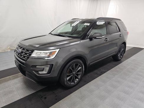 Used 2017 Ford Explorer XLT w/ XLT Technology Feature Bundle image 1