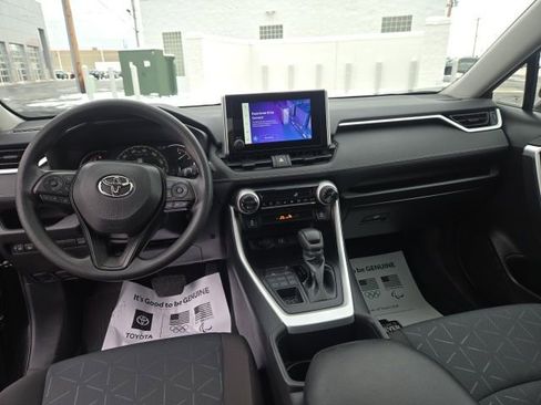 Used 2025 Toyota RAV4 XLE image 12