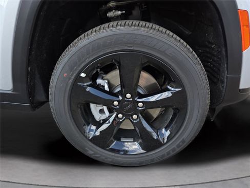 New 2025 Jeep Grand Cherokee L Altitude image 36