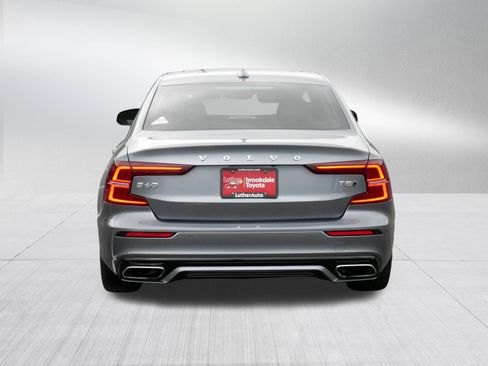 Used 2021 Volvo S60 T5 Momentum w/ Premium Package AWD/4WD image 6