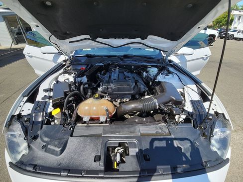 Used 2018 Ford Mustang Coupe RWD image 17