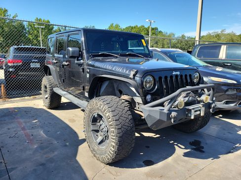 Used 2016 Jeep Wrangler Unlimited Sahara w/ Max Tow Package AWD/4WD image 2