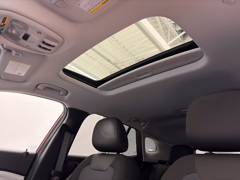 Used 2024 Chevrolet Trax LT w/ Sunroof Package FWD image 35