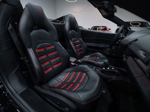 Used 2018 Ferrari 488 Spider image 34