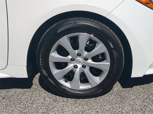 Certified 2025 Toyota Corolla LE image 11