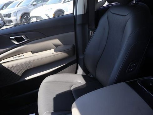 New 2026 Kia Carnival EX FWD image 21