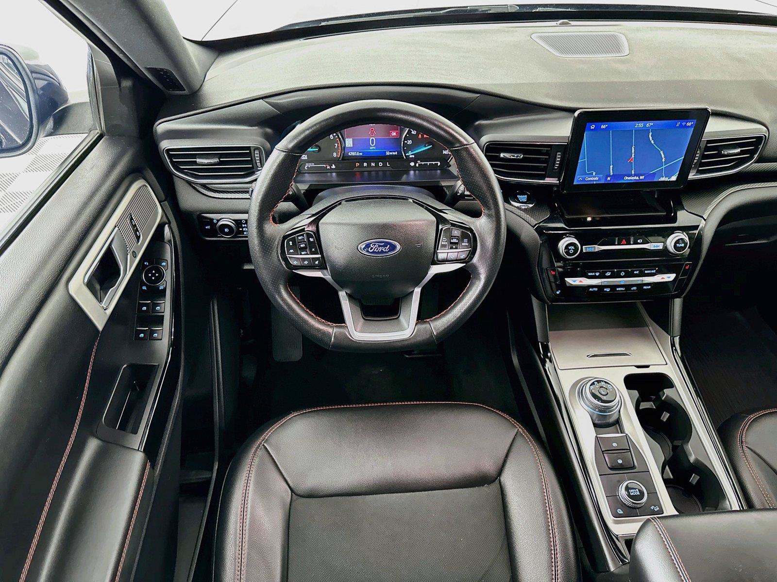 Used 2023 Ford Explorer ST-Line AWD/4WD image 2