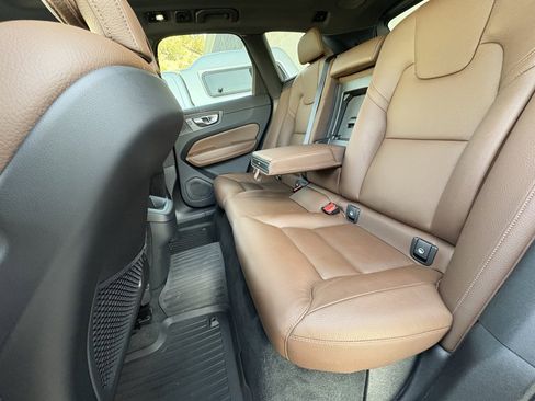 Used 2023 Volvo XC60 B5 Plus w/ Climate Package image 23