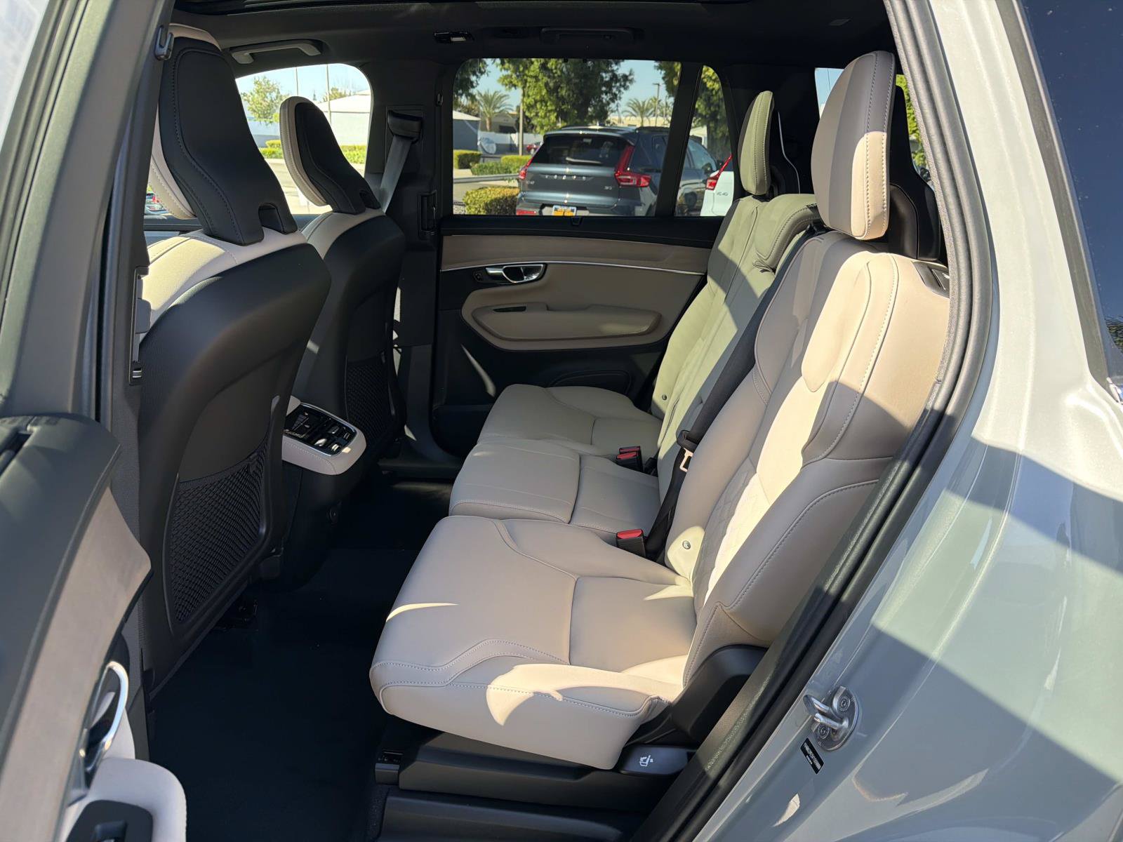 New 2027 Volvo XC90 B6 Plus AWD/4WD image 17