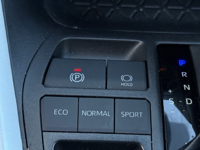 Used 2025 Toyota RAV4 XLE FWD image 21