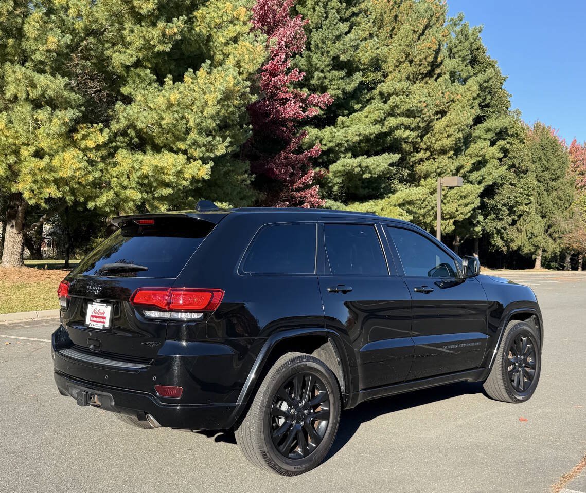 Used 2017 Jeep Grand Cherokee Altitude AWD/4WD image 5