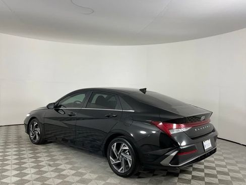 Used 2025 Hyundai Elantra SEL FWD image 7