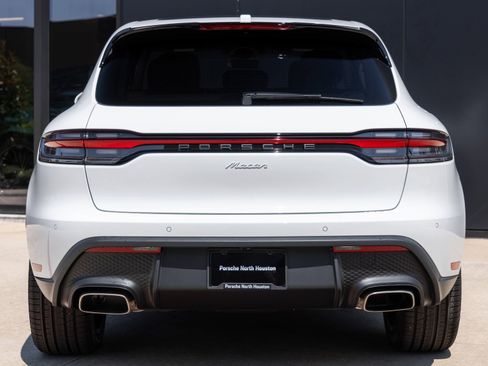 Certified 2026 Porsche Macan AWD/4WD image 10