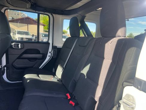 Used 2020 Jeep Wrangler Unlimited Sahara w/ Uconnect 4C Nav & Sound Group AWD/4WD image 16