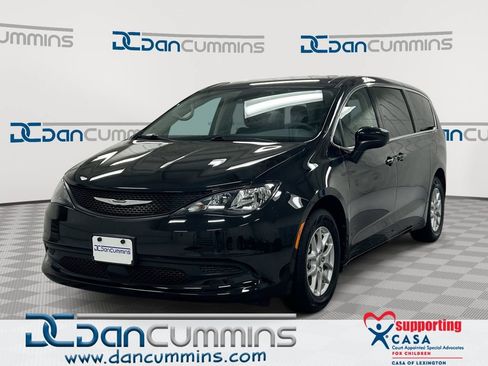 Used 2023 Chrysler Voyager LX FWD image 1