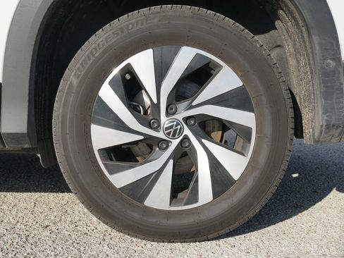 Used 2025 Volkswagen Tiguan S image 12