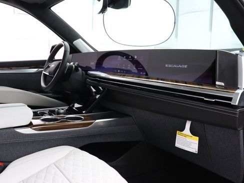 Used 2026 Cadillac Escalade Platinum Sport image 34
