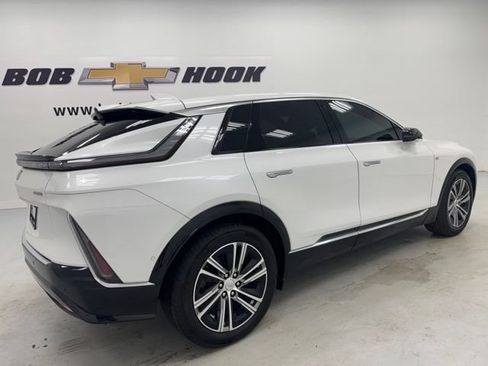 Used 2024 Cadillac Lyriq Luxury RWD image 5