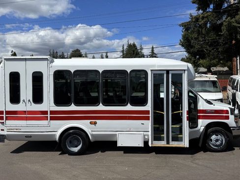 Used 2016 Ford E-450 and Econoline 450 Super Duty w/ Shuttle Bus Prep Package RWD image 4