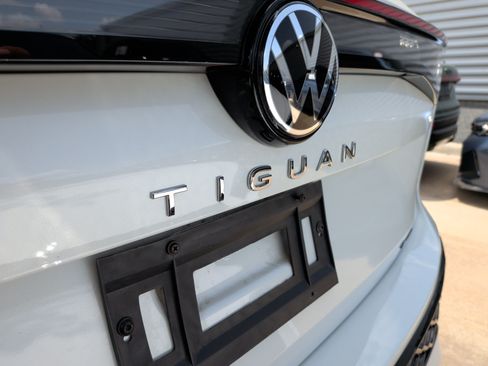 Used 2025 Volkswagen Tiguan SEL R-Line AWD/4WD image 36