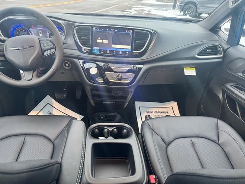 Used 2026 Chrysler Pacifica Select w/ S Appearance Package image 17