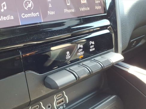 Used 2025 RAM 1500 Laramie image 7