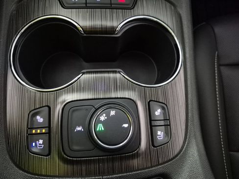 Used 2023 GMC Acadia SLT w/ Preferred Package FWD image 17