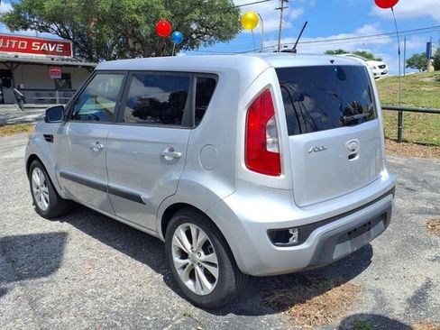 Used 2013 Kia Soul + FWD image 5