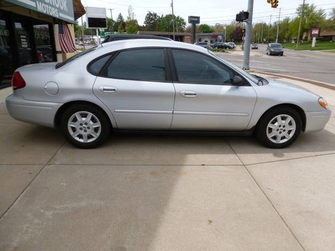 Used 2007 Ford Taurus SE FWD image 5