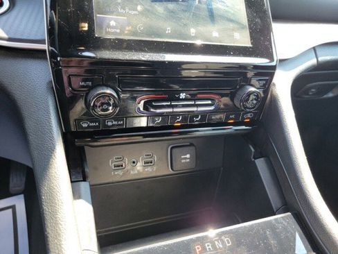 Used 2025 Jeep Grand Cherokee L Laredo RWD image 17