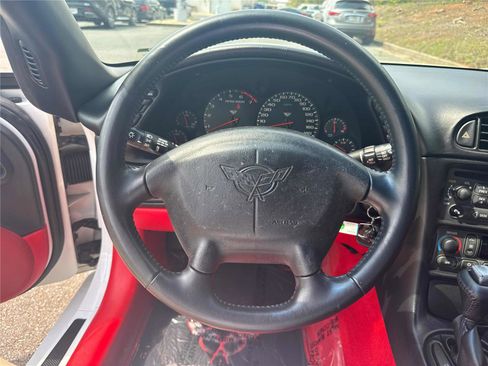 Used 2004 Chevrolet Corvette Convertible w/ Preferred Equipment Group image 26