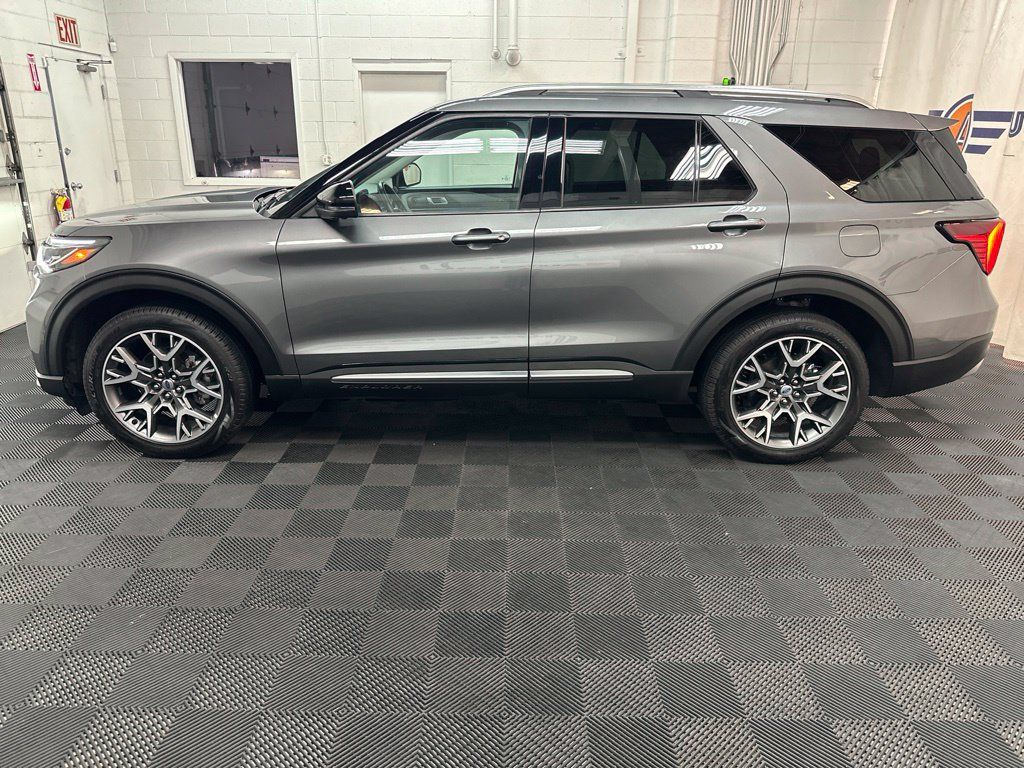 Used 2025 Ford Explorer Platinum w/ Ultimate Package AWD/4WD image 6