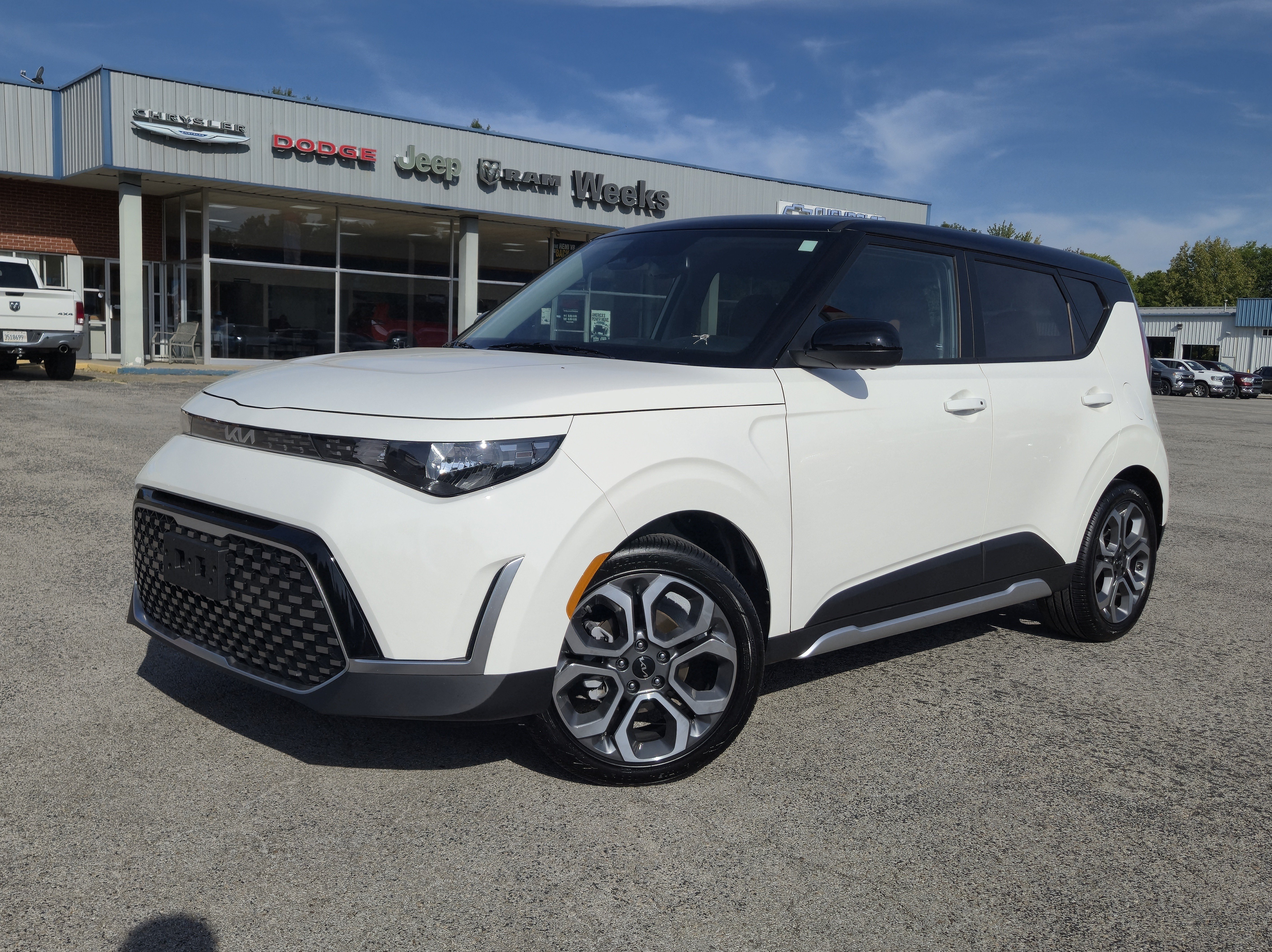 Used 2025 Kia Soul EX FWD image 1