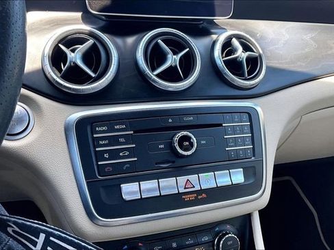 Used 2018 Mercedes-Benz CLA 250 image 24
