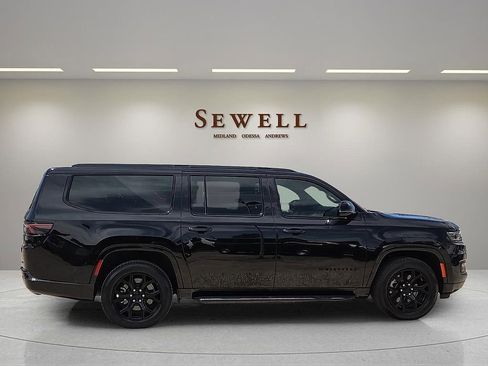 Used 2024 Jeep Wagoneer L Series II image 5