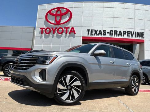 Used 2026 Volkswagen Atlas SE FWD image 2