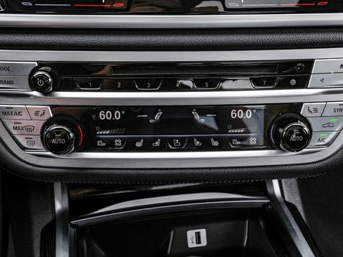 Used 2018 BMW 740i image 34