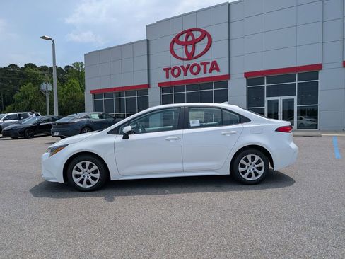 New 2026 Toyota Corolla LE FWD image 2