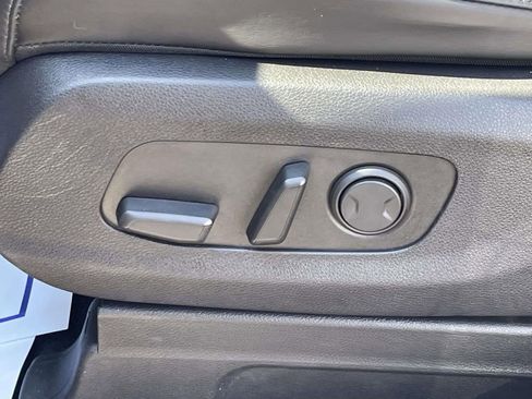 Used 2022 Kia Carnival LX image 17