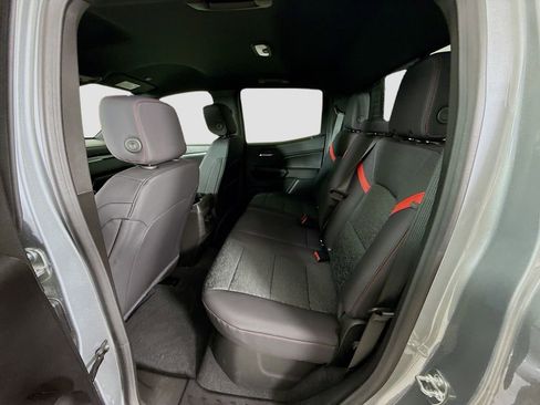 Used 2025 Chevrolet Colorado Z71 w/ Midnight Edition image 24