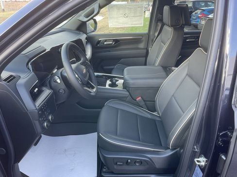 New 2026 Chevrolet Suburban Premier image 12